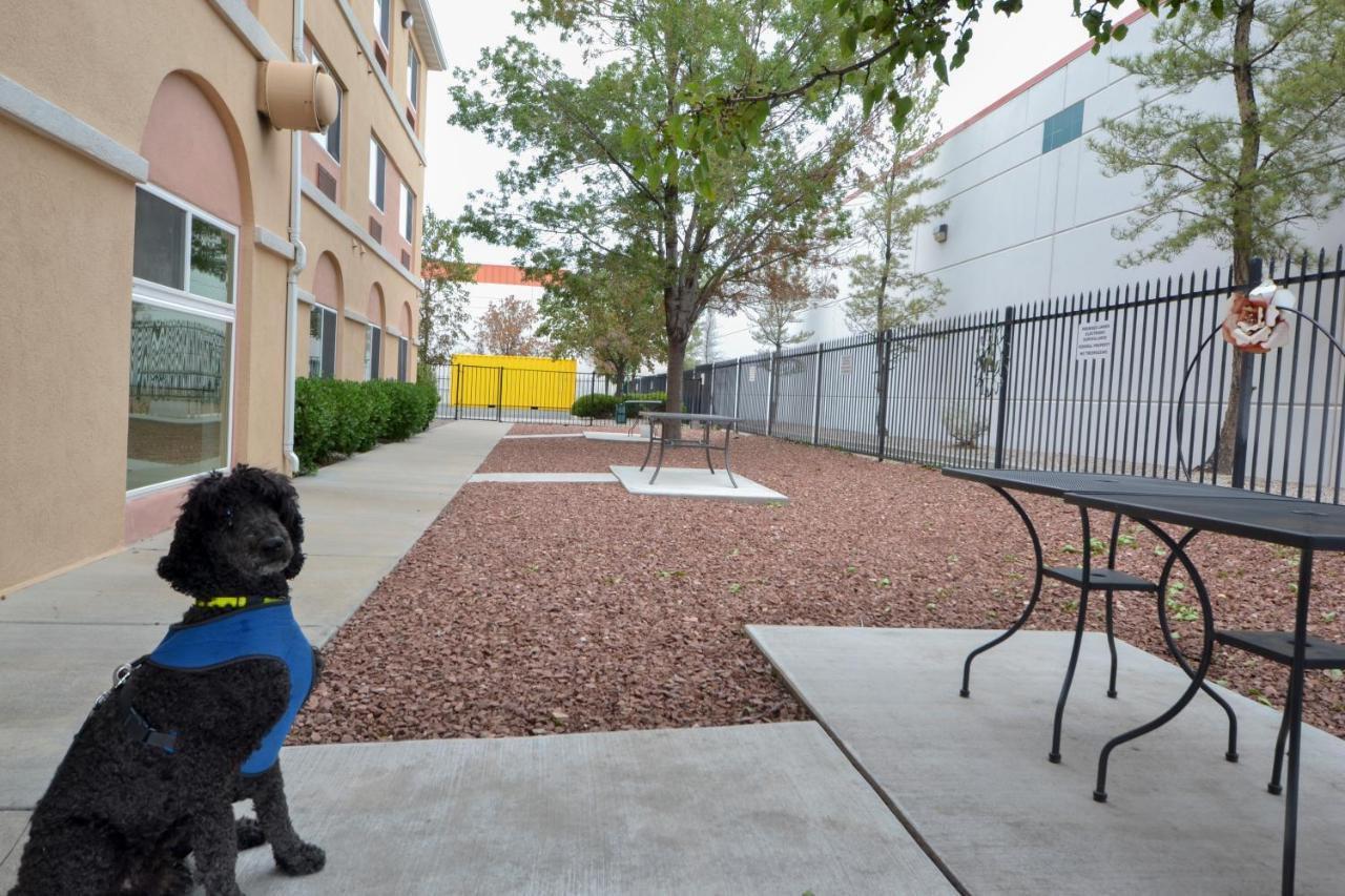 Days Inn & Suites By Wyndham Airport Albuquerque Buitenkant foto