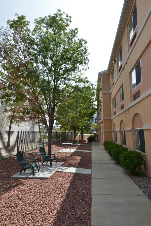 Days Inn & Suites By Wyndham Airport Albuquerque Buitenkant foto