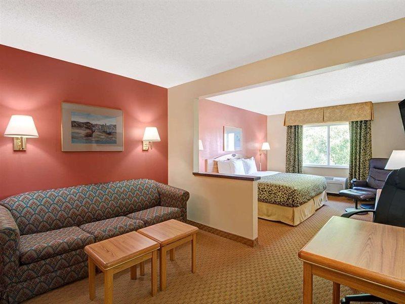 Days Inn & Suites By Wyndham Airport Albuquerque Buitenkant foto