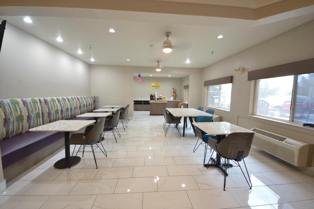 Days Inn & Suites By Wyndham Airport Albuquerque Buitenkant foto