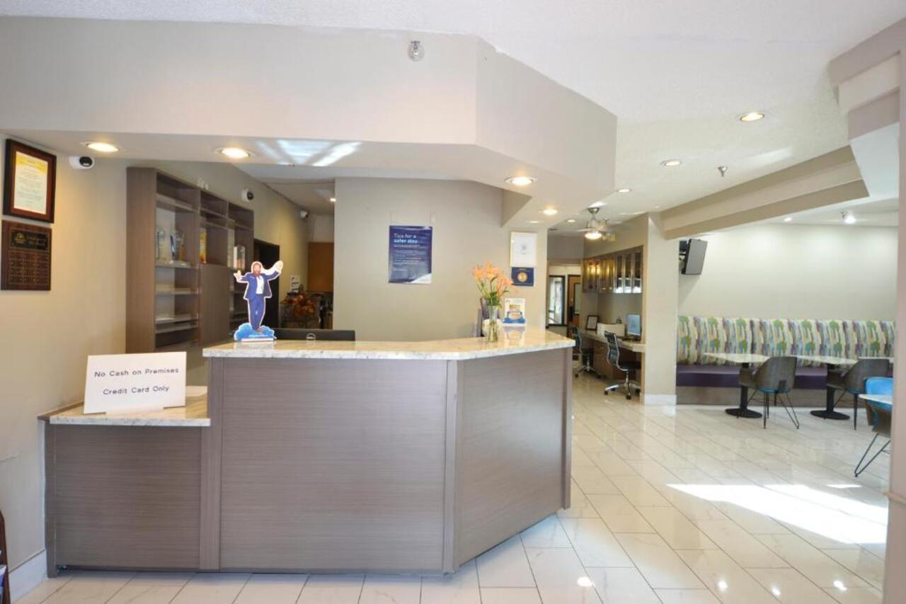 Days Inn & Suites By Wyndham Airport Albuquerque Buitenkant foto