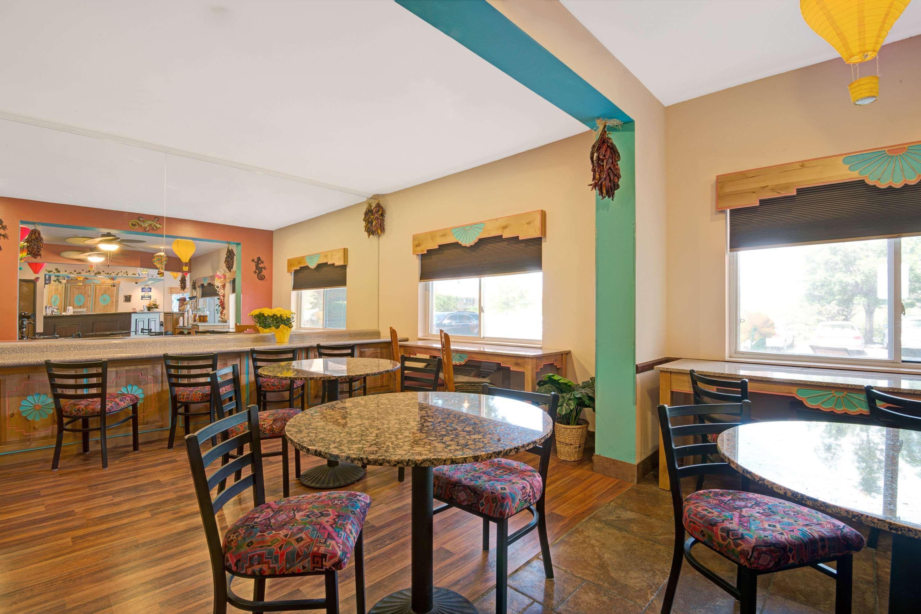 Days Inn & Suites By Wyndham Airport Albuquerque Buitenkant foto