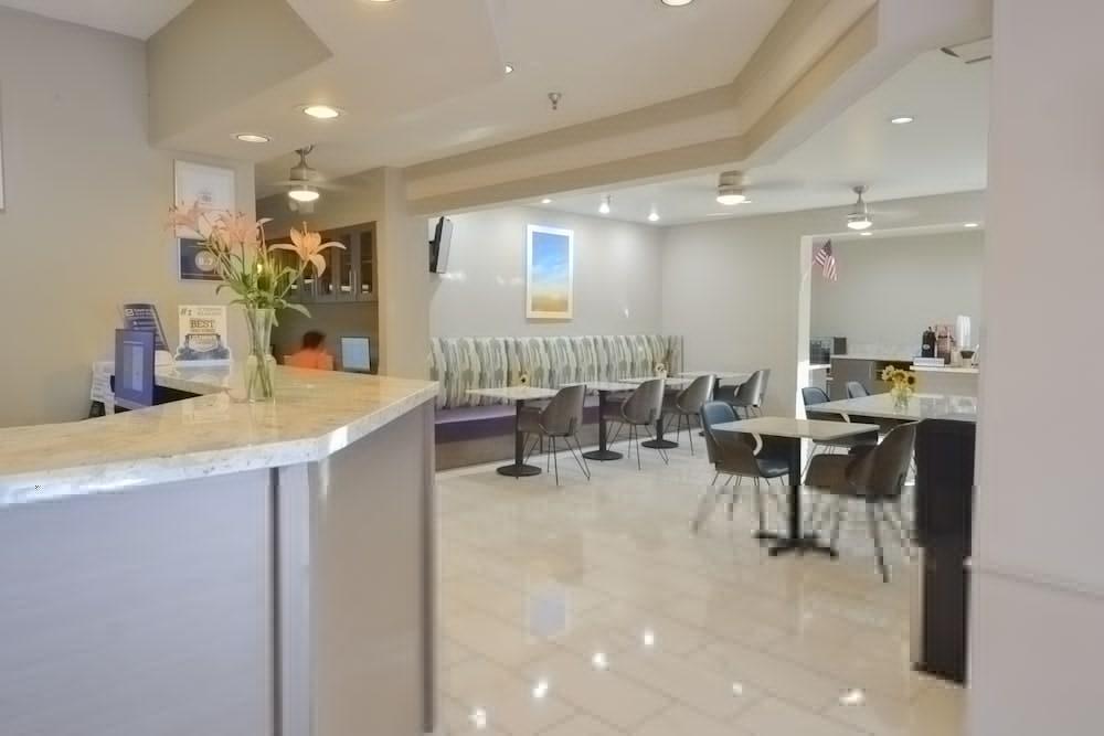Days Inn & Suites By Wyndham Airport Albuquerque Buitenkant foto