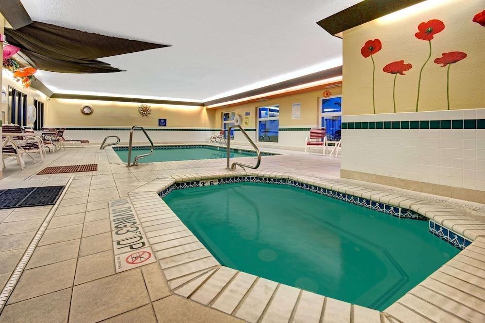 Days Inn & Suites By Wyndham Airport Albuquerque Buitenkant foto