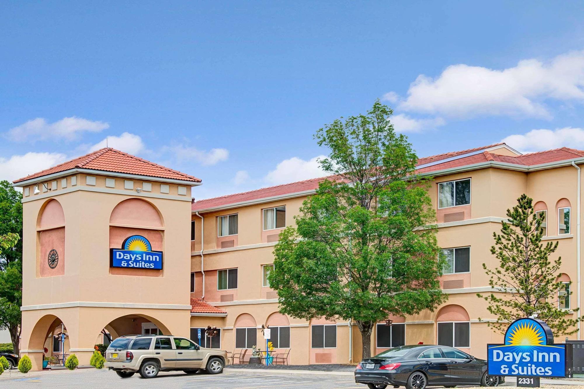 Days Inn & Suites By Wyndham Airport Albuquerque Buitenkant foto
